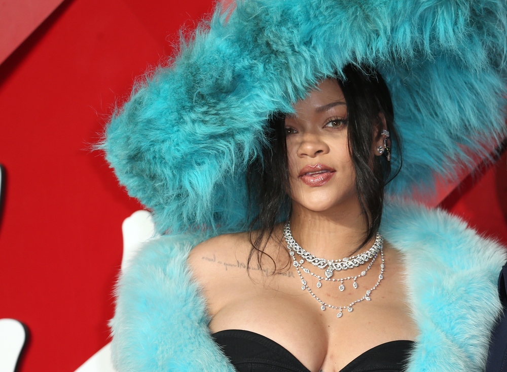 Rihanna: Έκανε το πιο καλοκαιρινό μανικιούρ