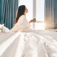 Sunshine guilt: Γιατί οι ενοχές της ξεκούρασης πολλαπλασιάζονται το καλοκαίρι;