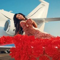 Cardi B: Ταξιδεύει στη Μύκονο στο νέο βίντεο κλιπ της