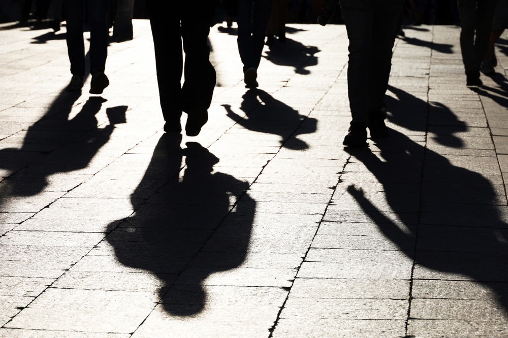 Stalking και υγεία: Ο αόρατος κίνδυνος πίσω από την εμμονική παρακολούθηση