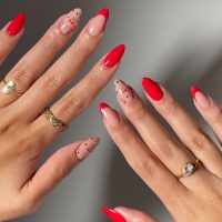 Cherry nails: Η τάση στα νύχια που είναι trending αυτήν τη στιγμή
