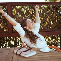 Digital detox: Πώς να «ξεκολλήσεις» από την οθόνη χωρίς πίεση