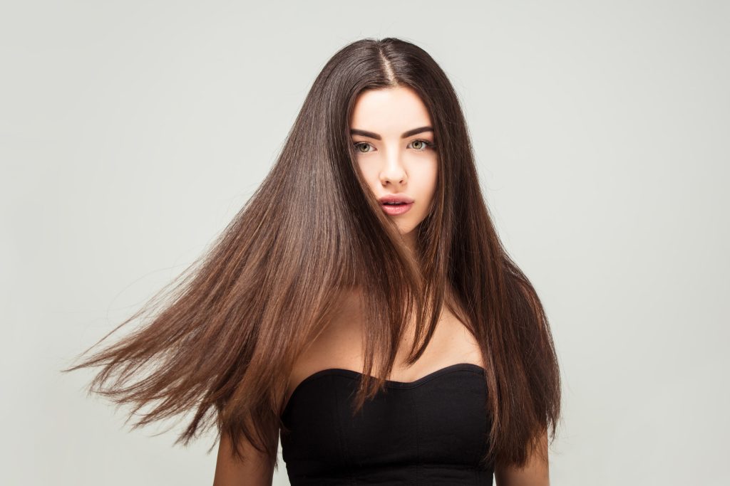 Halo Frizz: Πώς θα αντιμετωπίσετε το φριζάρισμα στο “στεφάνι”
