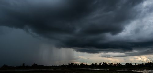 Καιρός: Έρχονται ισχυρές βροχές και καταιγίδες από το μεσημέρι