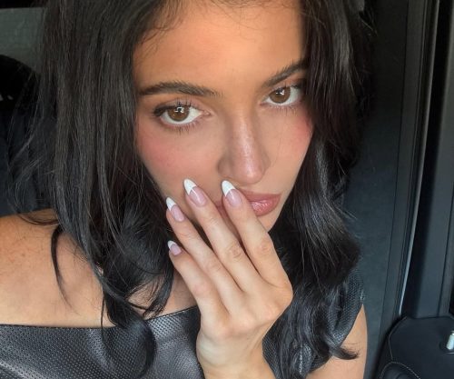 Kylie Jenner: Επανέφερε το deep french manicure από τα ’90s