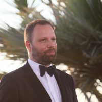 Bugonia: Δείτε το τρέιλερ της νέας ταινίας του Λάνθιμου