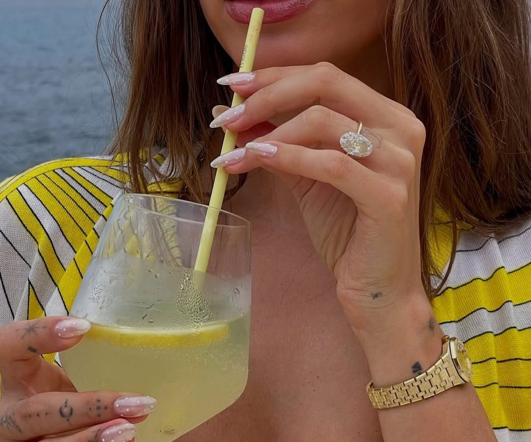 Polka dot nails: Η τάση στα νύχια που λατρεύουν όλες οι celebrities αυτήν τη στιγμή
