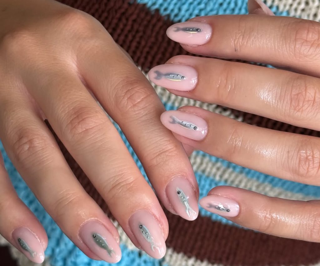 Sardines nails: Το πιο διασκεδαστικό nail trend του φετινού καλοκαιριού