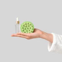 Scalp oiling: Ο απόλυτος οδηγός για να το εντάξετε στη ρουτίνα σας