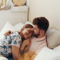 Γιατί η αγάπη μπορεί να μας φέρνει… υπνηλία;