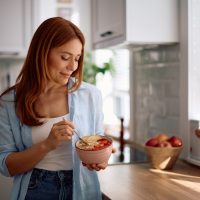 Απώλεια βάρους μετά τα 40; Αυτές είναι οι καλύτερες ώρες για φαγητό