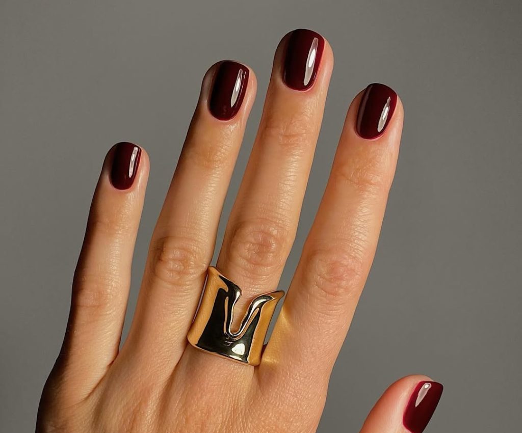Αυτό είναι το nail color που θα βλέπουμε παντού το φθινόπωρο