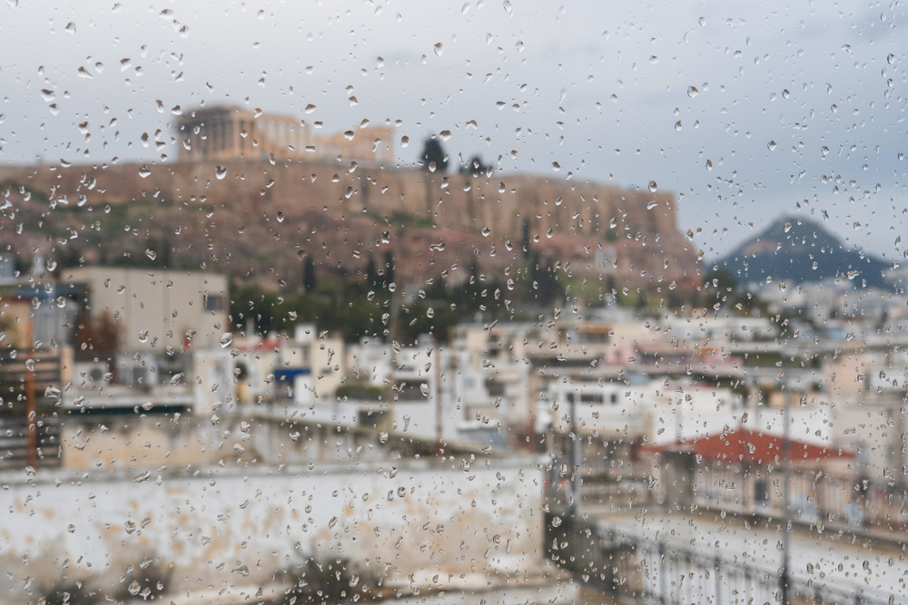 Καιρός: Βροχές και μικρή πτώση της θερμοκρασίας την Κυριακή