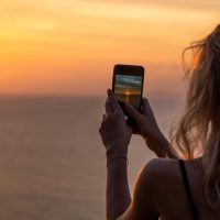 Digital sunset: Η βραδινή ιεροτελεστία για βαθύ, ξεκούραστο ύπνο