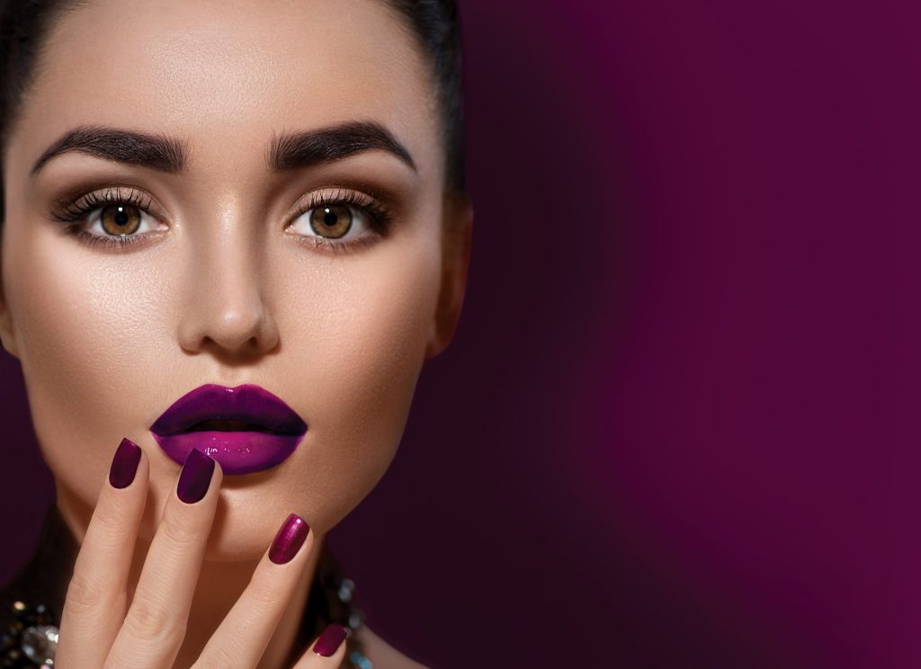 Eggplant nails: Το πιο in mani trend του φθινοπώρου