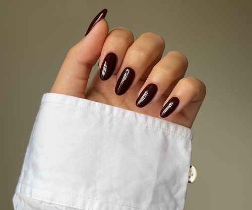 Fall nails: Οι αποχρώσεις που θα σας χαρίσουν το πιο cozy φθινοπωρινό μανικιούρ