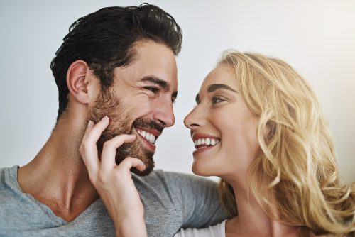 Πώς φλερτάρει κάθε γενιά; Από τους Boomers μέχρι τη Generation X