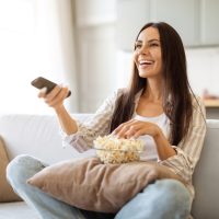 Σειρές: Τι είναι το hate-watching και γιατί το κάνουμε;