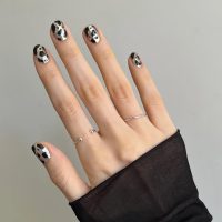 Σκούρα nail designs: 6 mani που θα αντιγράψουμε