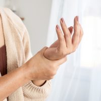 Ρευματοειδής αρθρίτιδα: Τα σιωπηλά σημάδια χρόνια πριν τον πόνο