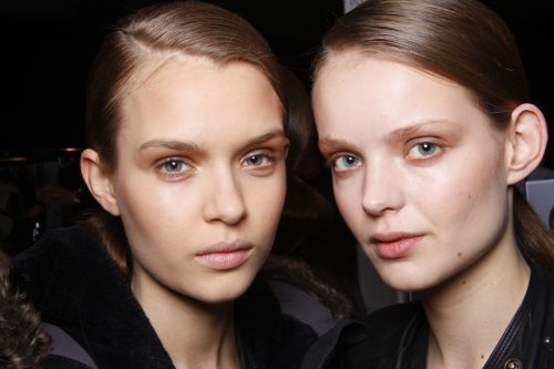 Αυτά είναι τα skincare hacks των μοντέλων κατά τη διάρκεια των Εβδομάδων Μόδας