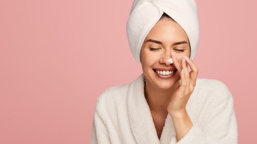Η skincare ρουτίνα που «ζητάει» η επιδερμίδα σας το φθινόπωρο
