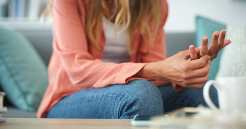 Έρευνα: Τα 2 συναισθήματα που φαίνονται από τα χέρια