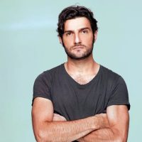 Νίκος Κουρής: «Η παιδική σου ηλικία είναι αθεράπευτη, ανίατη»