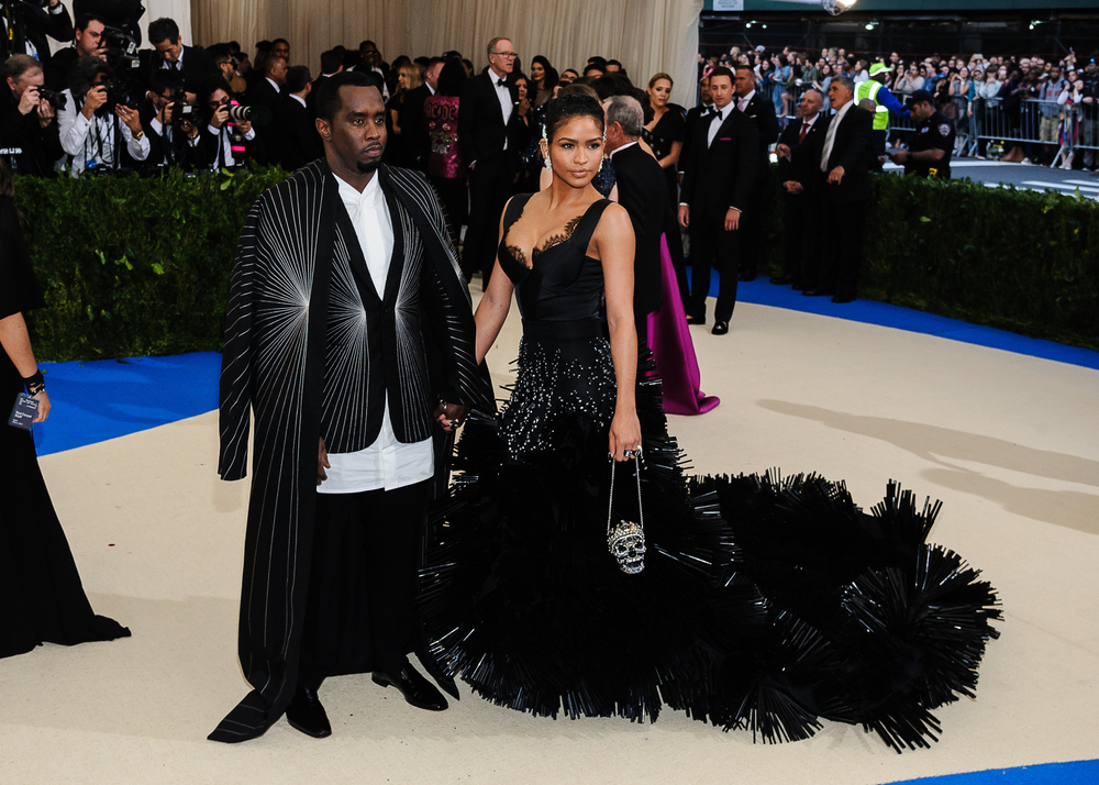 Cassie: Φοβάται για «άμεση εκδίκηση» από τον Diddy – Έφυγε από τη Νέα Υόρκη