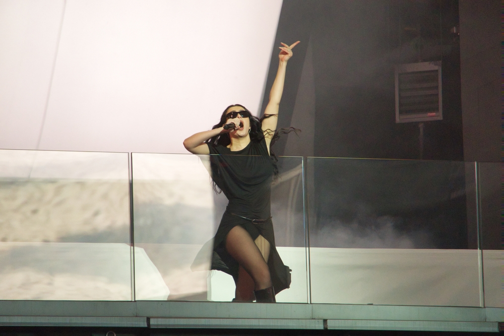 Charli xcx: O γάμος είναι μια ακόμη «κουλ στιγμή»