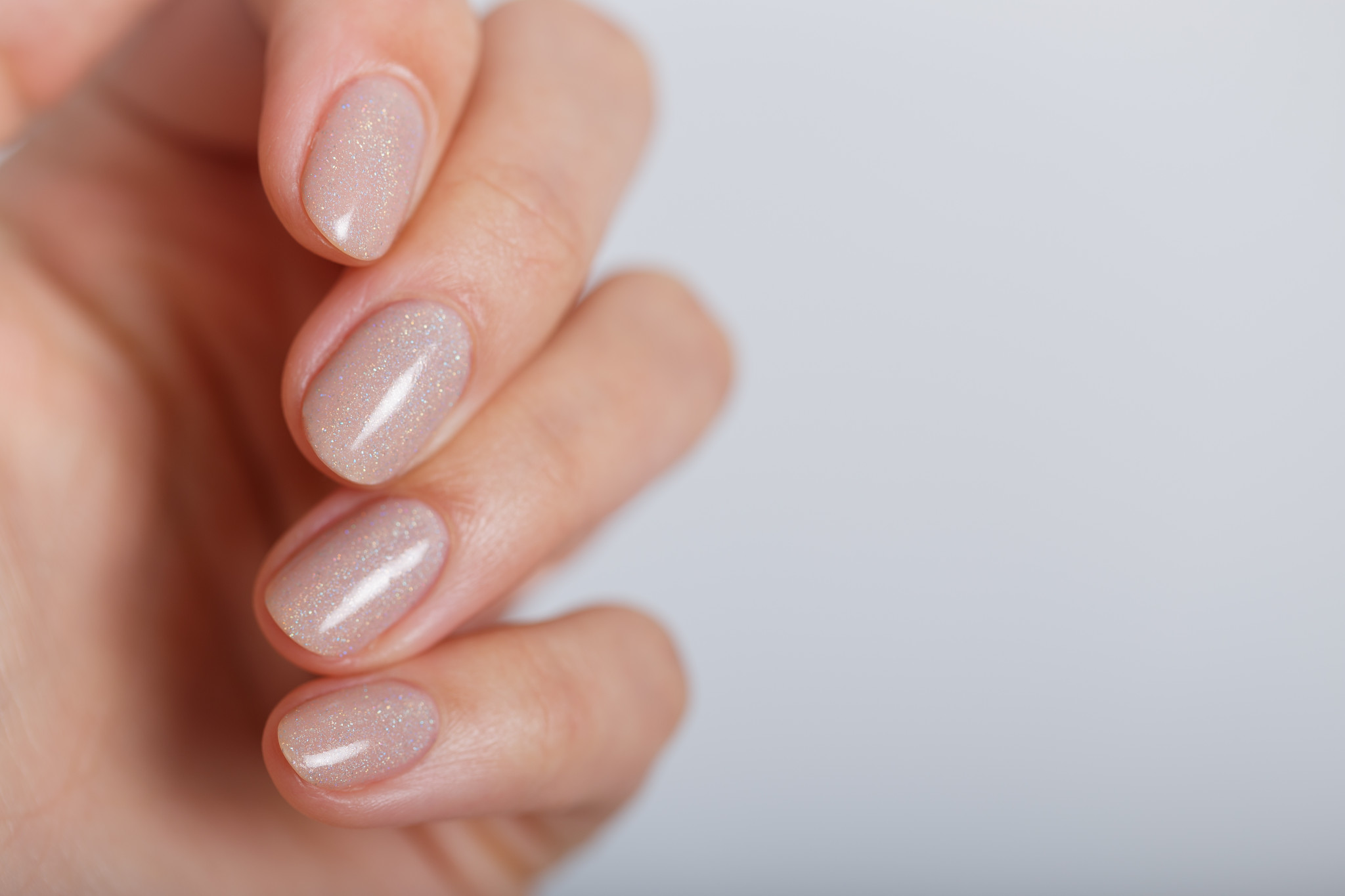 Chiffon nails: Η πιο chic εκδοχή των nude μανικιούρ