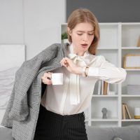 Η αίσθηση ότι δεν μας φτάνει ο χρόνος μπορεί να αυξήσει τον κίνδυνο άνοιας