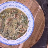 Τρυφερό μοσχάρι φρικασέ με σπανάκι και μυρωδικά