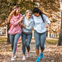 Πόσα λεπτά περπάτημα την εβδομάδα «σώζουν» τη γυναικεία καρδιά;