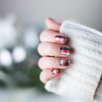 Plaid nails: Η τάση στο μανικιούρ που θα σας βάλει σε φθινοπωρινό mood