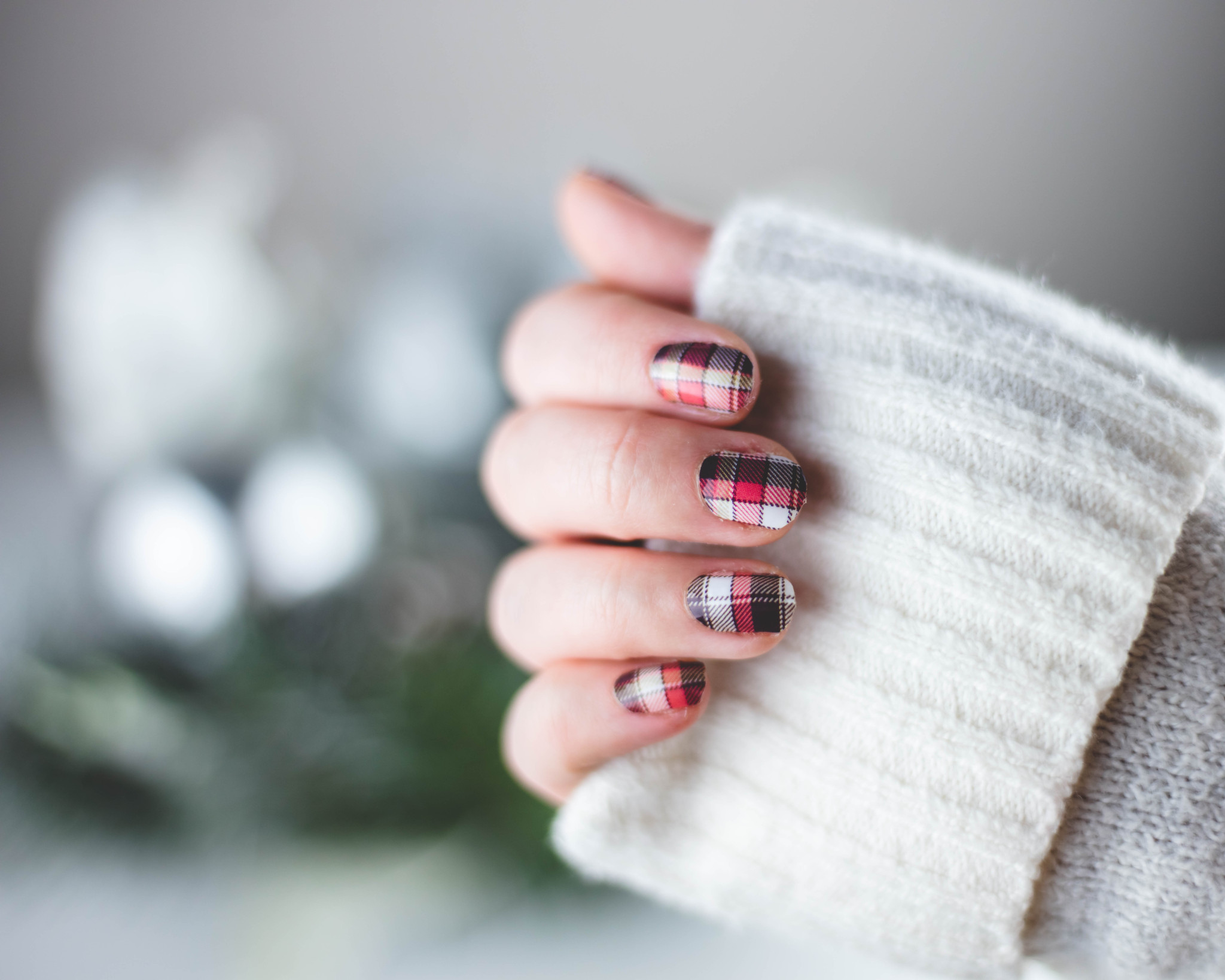 Plaid nails: Η τάση στο μανικιούρ που θα σας βάλει σε φθινοπωρινό mood