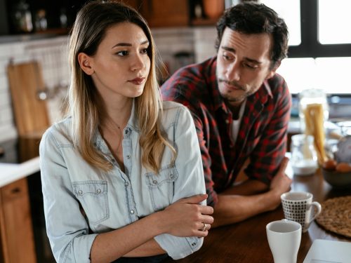 Stonewalling alert: Κι όμως η «σιωπή» κάνει ζημιά στη σχέση σου