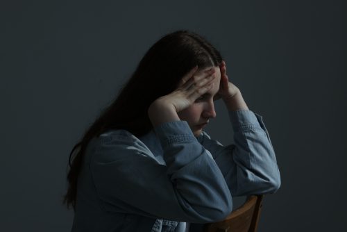 Aνησυχητική κρίση: Oι θάνατοι νέων ανθρώπων «από απόγνωση» αυξάνονται δραματικά