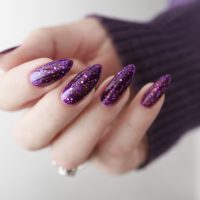 Mauve nails: Η απόχρωση στα νύχια που ταιριάζει σε όλες