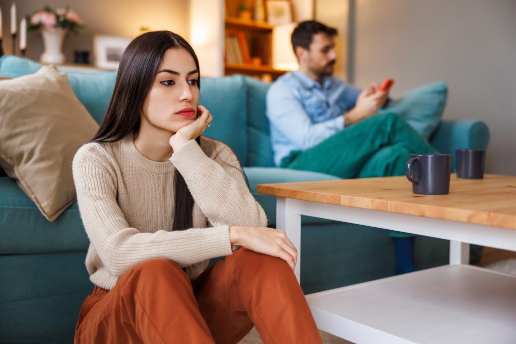 Γιατί δεν με καταλαβαίνει κανένας; Αυτή η αίσθηση έχει όνομα, λέει η επιστήμη