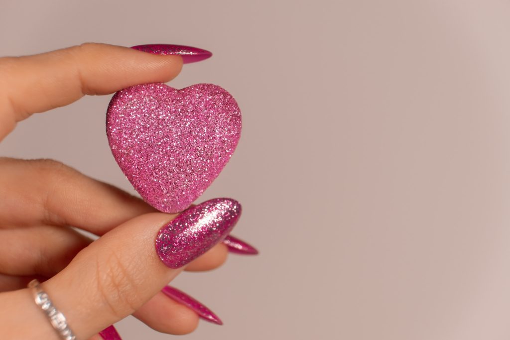 ’90s nail trends: Οι τάσεις που κάνουν comeback