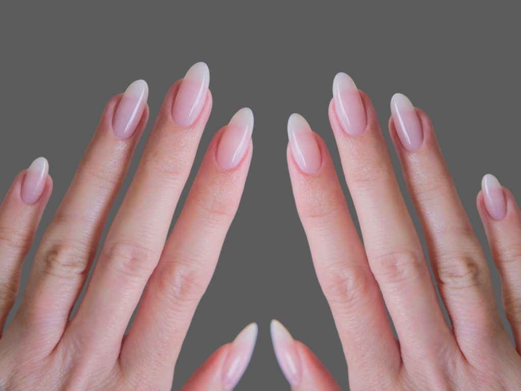 Naked manicure: Το αγαπημένο mani των celebrities