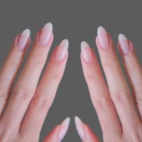 Naked manicure: Το αγαπημένο mani των celebrities