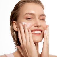 Αυτές είναι οι πιο πολύτιμες skincare συμβουλές από 4 κορυφαίες αισθητικούς
