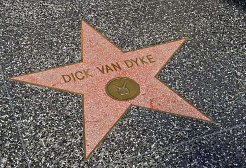 Η συμβουλή του Ντικ Βαν Ντάικ: «Χορέψτε μέχρι το πρωί και πάντα να αναζητάτε τον ρομαντισμό»