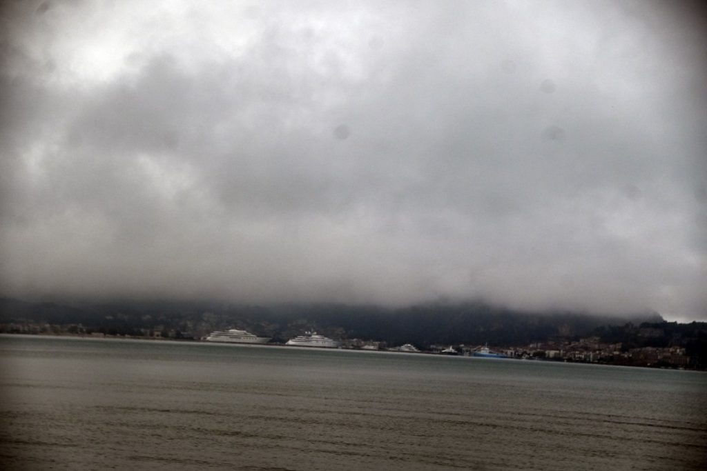 Καιρός: Βροχές και ομίχλες – Πού θα έχει καταιγίδες