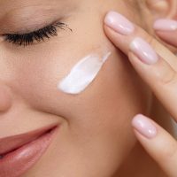 Είναι αφυδατωμένο το δέρμα σας; Το έξυπνο τρικ για να το καταλάβετε