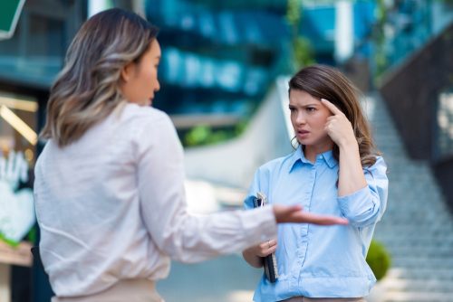 Μελέτη αποκαλύπτει τις πιο «ακατάλληλες» συμπεριφορές των ανθρώπων