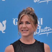 Τζένιφερ Άνιστον: Επιβεβαιώνει τη νέα της σχέση