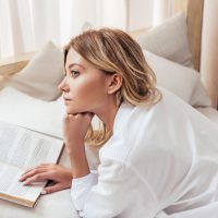 Νέα έρευνα: Γιατί όσοι διαβάζουν βιβλία είναι πιο υγιείς και ελκυστικοί;